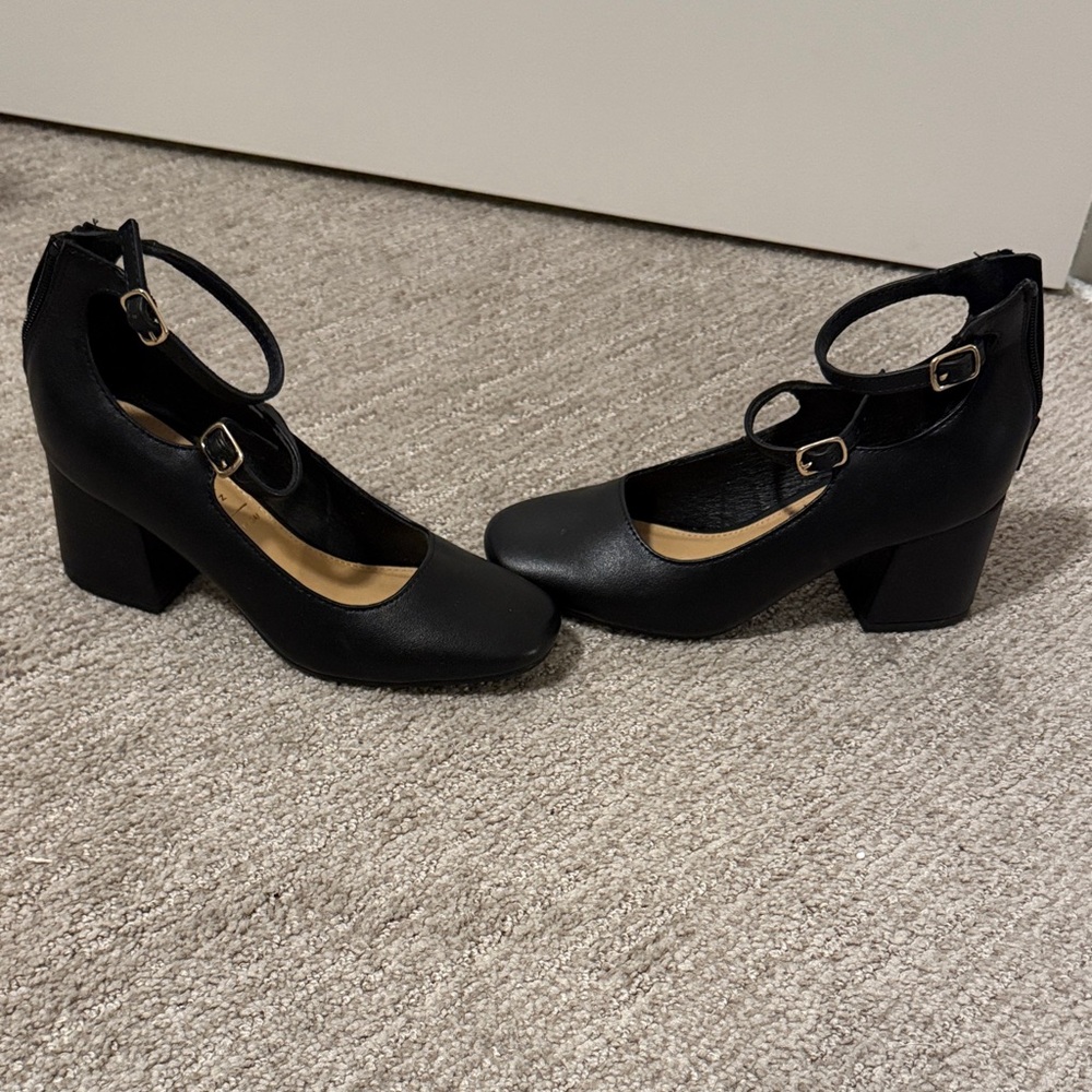 LC Lauren Conrad Black Chunky Heel Shoes